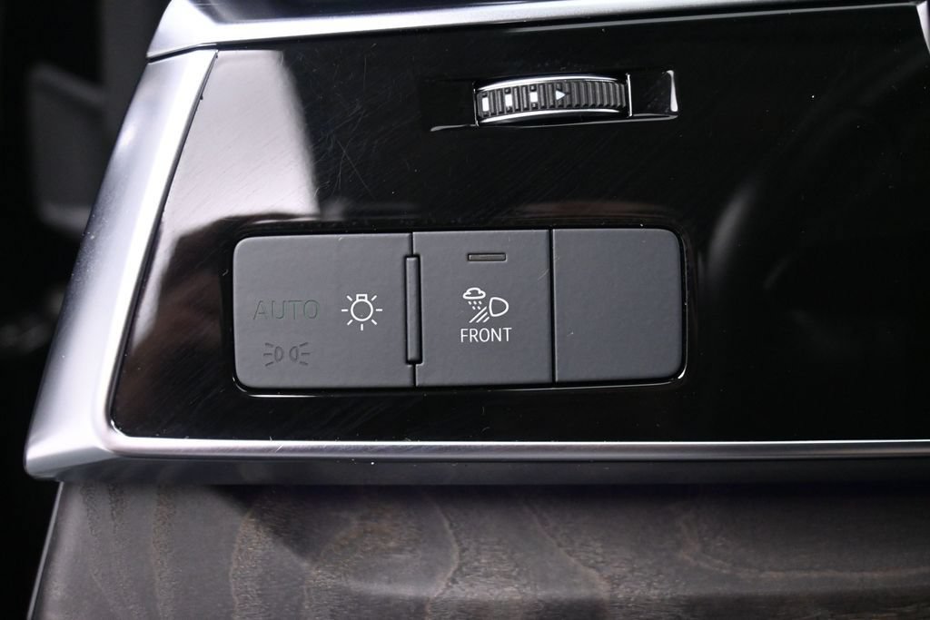 Used 2020 Audi Q8 Premium Plus w/ Premium Plus Package AWD/4WD image 43