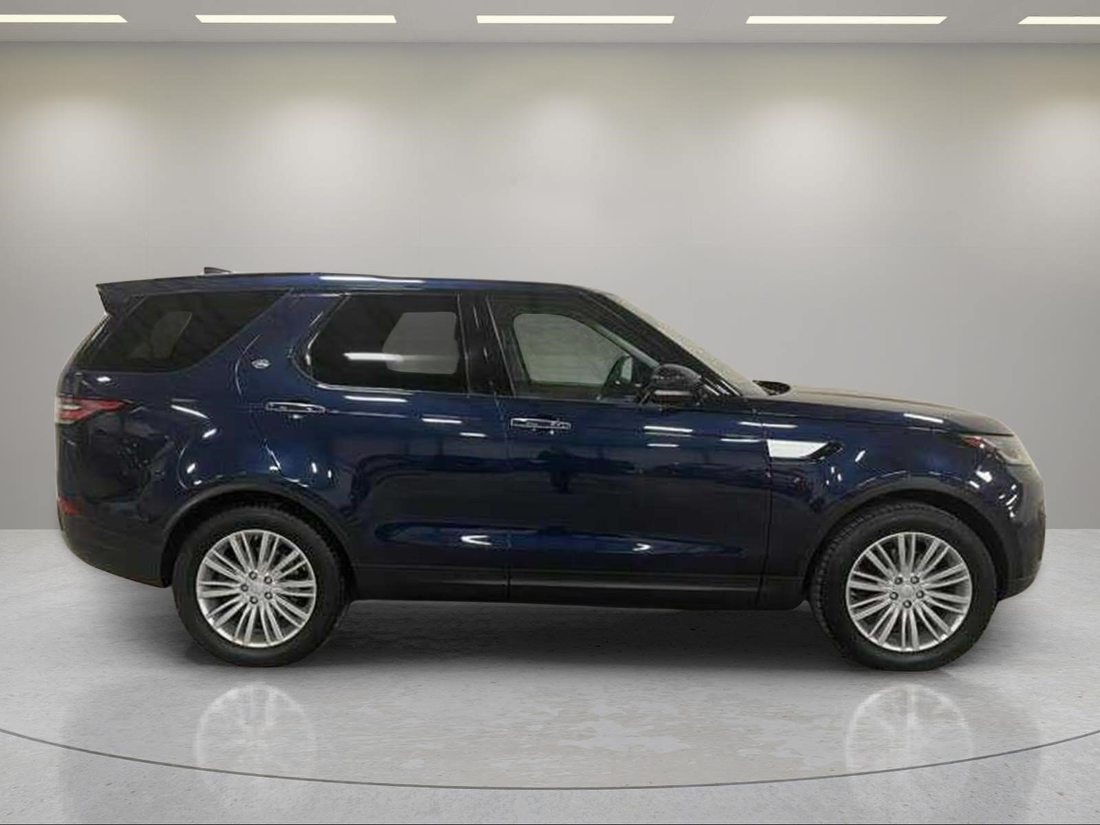 Used 2017 Land Rover Discovery HSE Luxury AWD/4WD image 2
