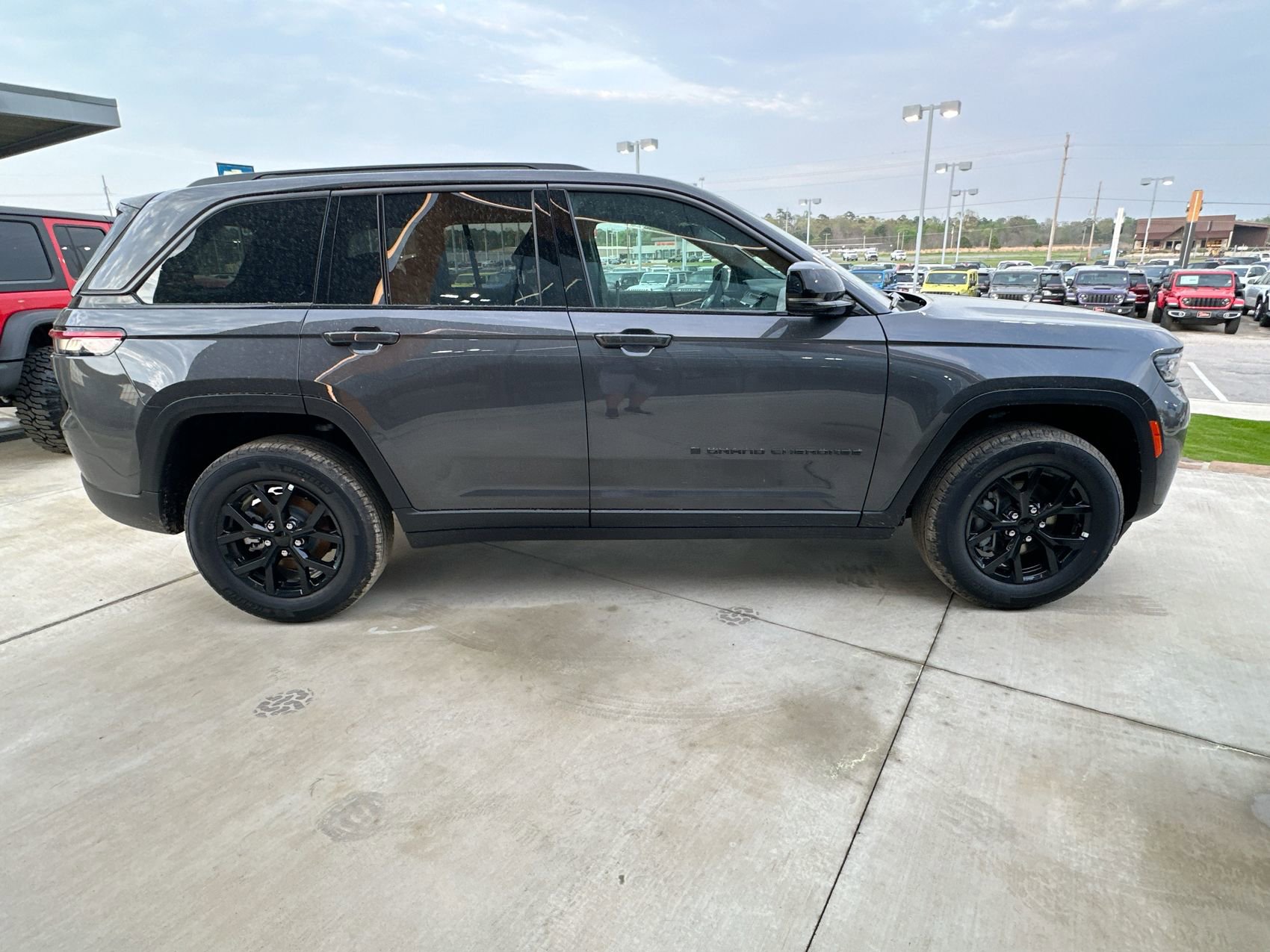 New 2026 Jeep Grand Cherokee Altitude AWD/4WD image 9