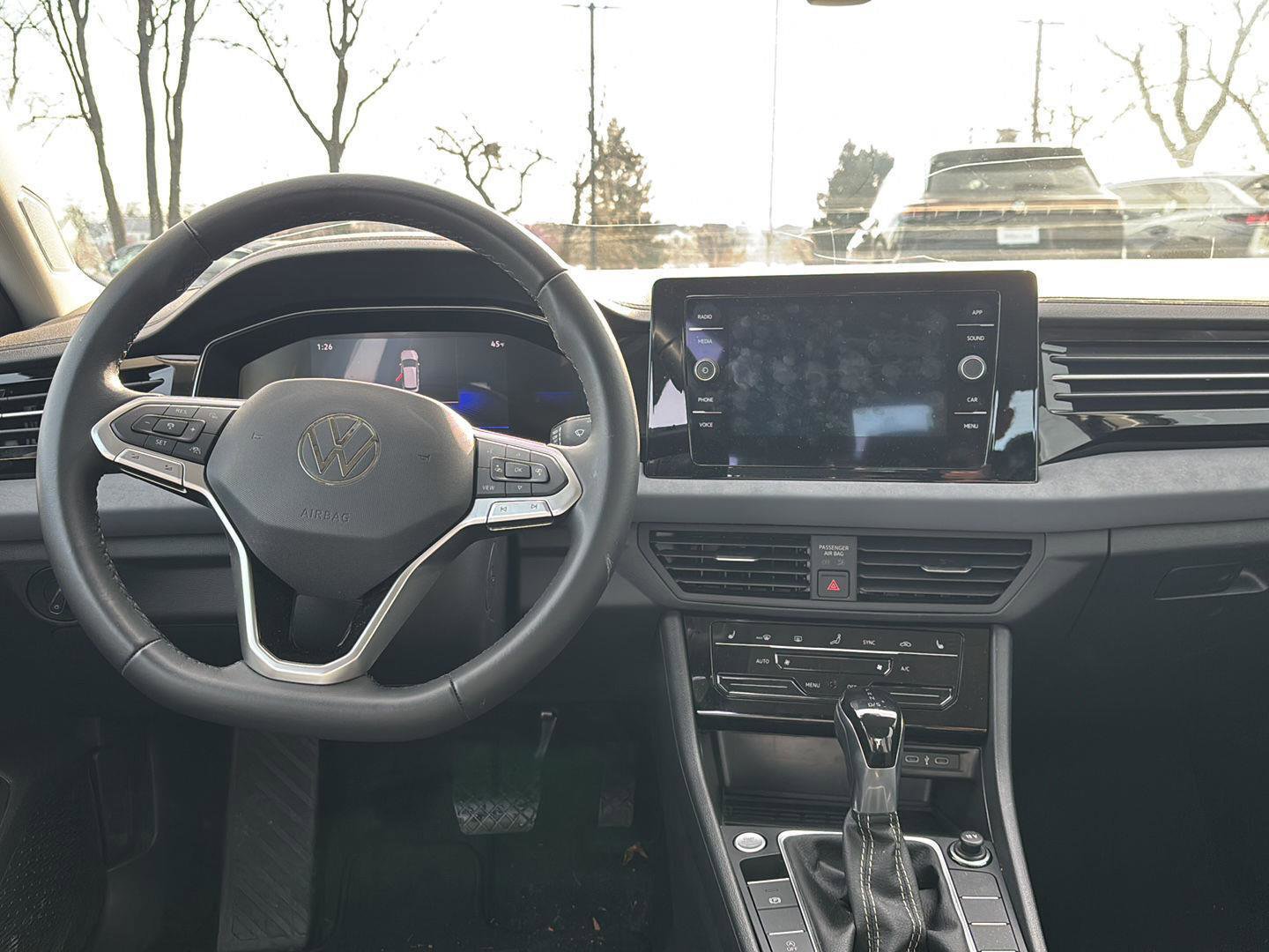 Used 2025 Volkswagen Jetta SE image 14