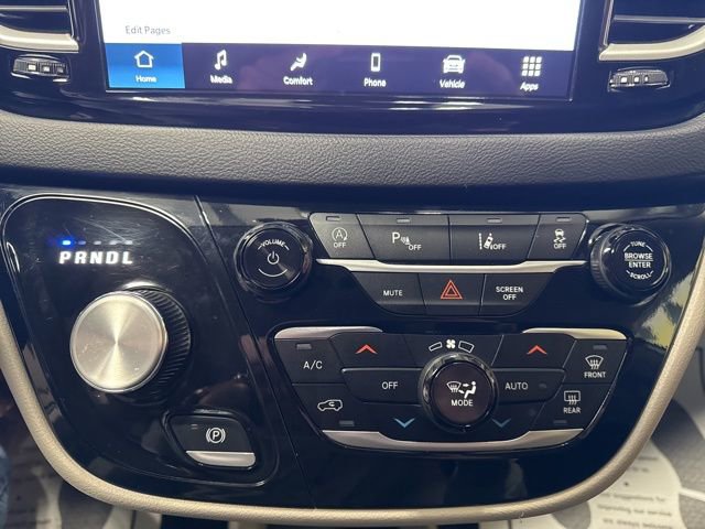 Used 2024 Chrysler Pacifica Touring-L image 12