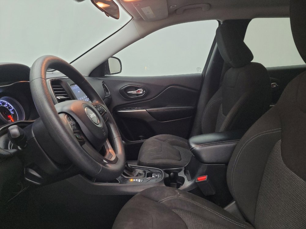 Used 2019 Jeep Cherokee Latitude w/ Popular Appearance Group image 17