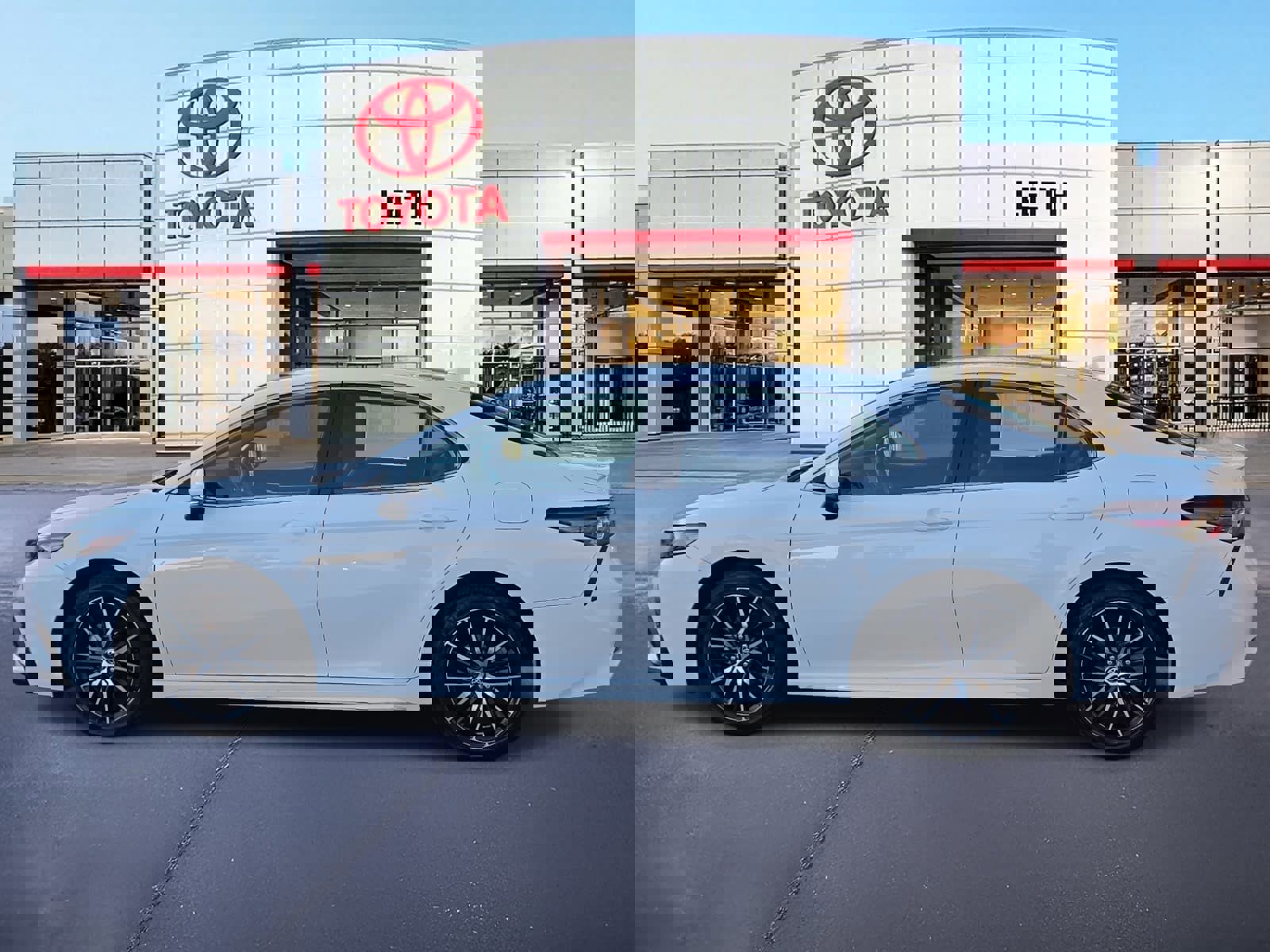 Used 2024 Toyota Camry SE image 8