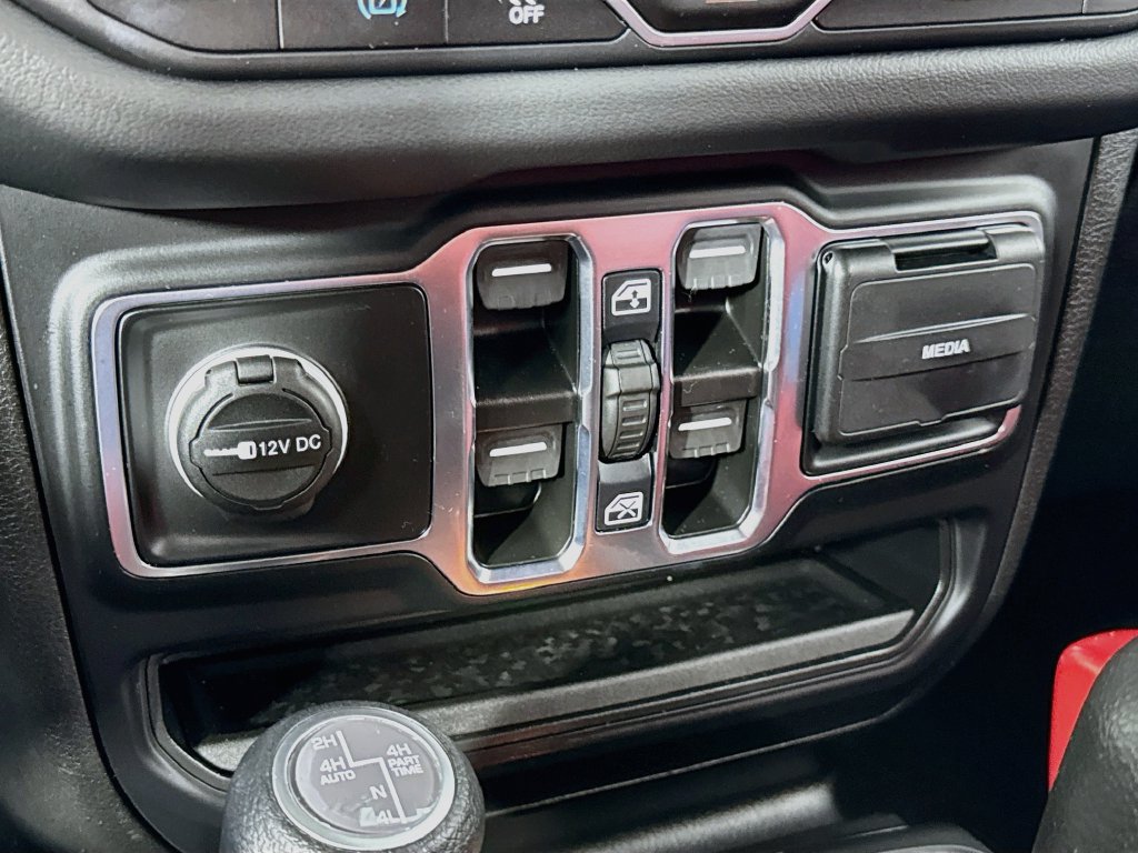 Used 2024 Jeep Wrangler Unlimited Sahara AWD/4WD image 21