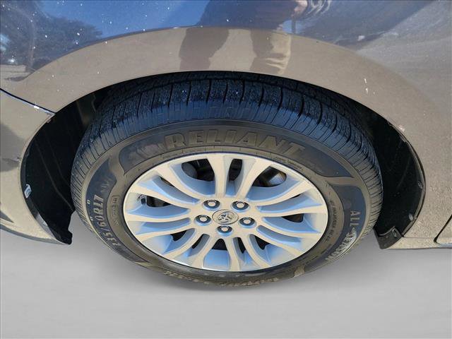 Used 2015 Toyota Sienna XLE image 9