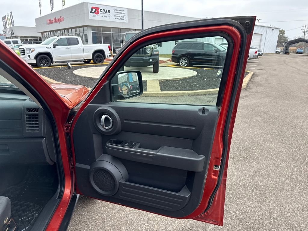 Used 2007 Dodge Nitro SXT image 19