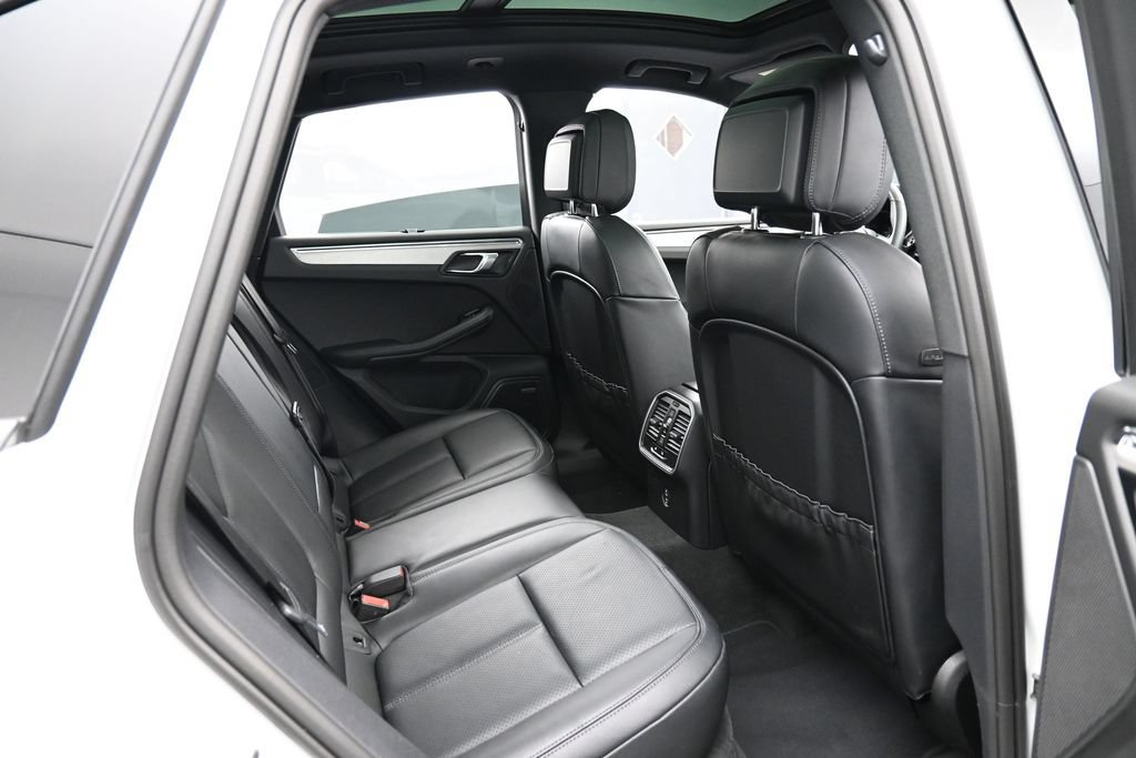 Certified 2026 Porsche Macan AWD/4WD image 28