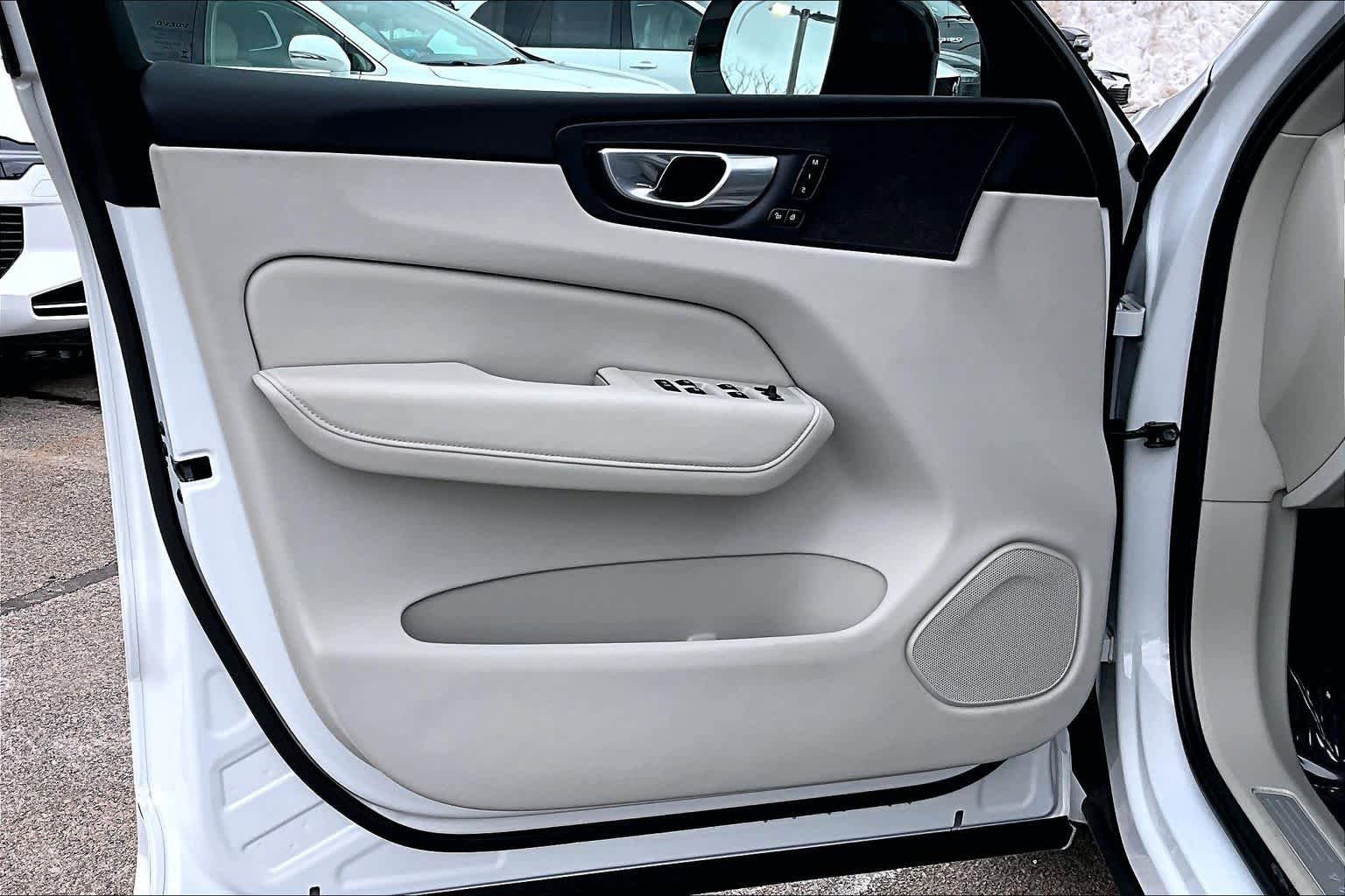Certified 2023 Volvo XC60 B5 Plus w/ Climate Package image 21