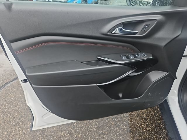 Used 2024 Chevrolet Trax RS w/ Sunroof Package FWD image 11