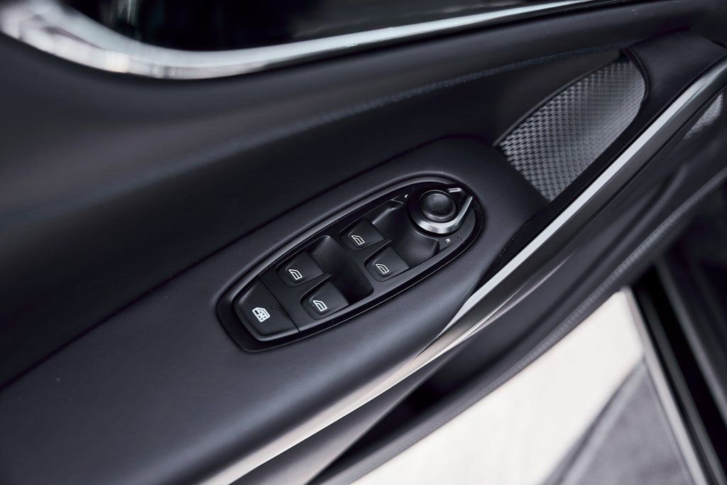 Used 2025 Aston Martin DBX 707 image 31