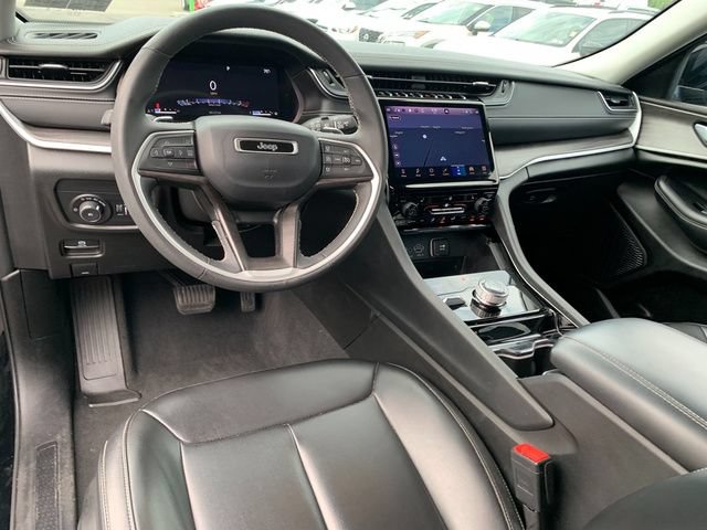 Used 2023 Jeep Grand Cherokee Limited AWD/4WD image 17