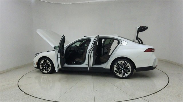 Used 2024 BMW 530i xDrive image 70