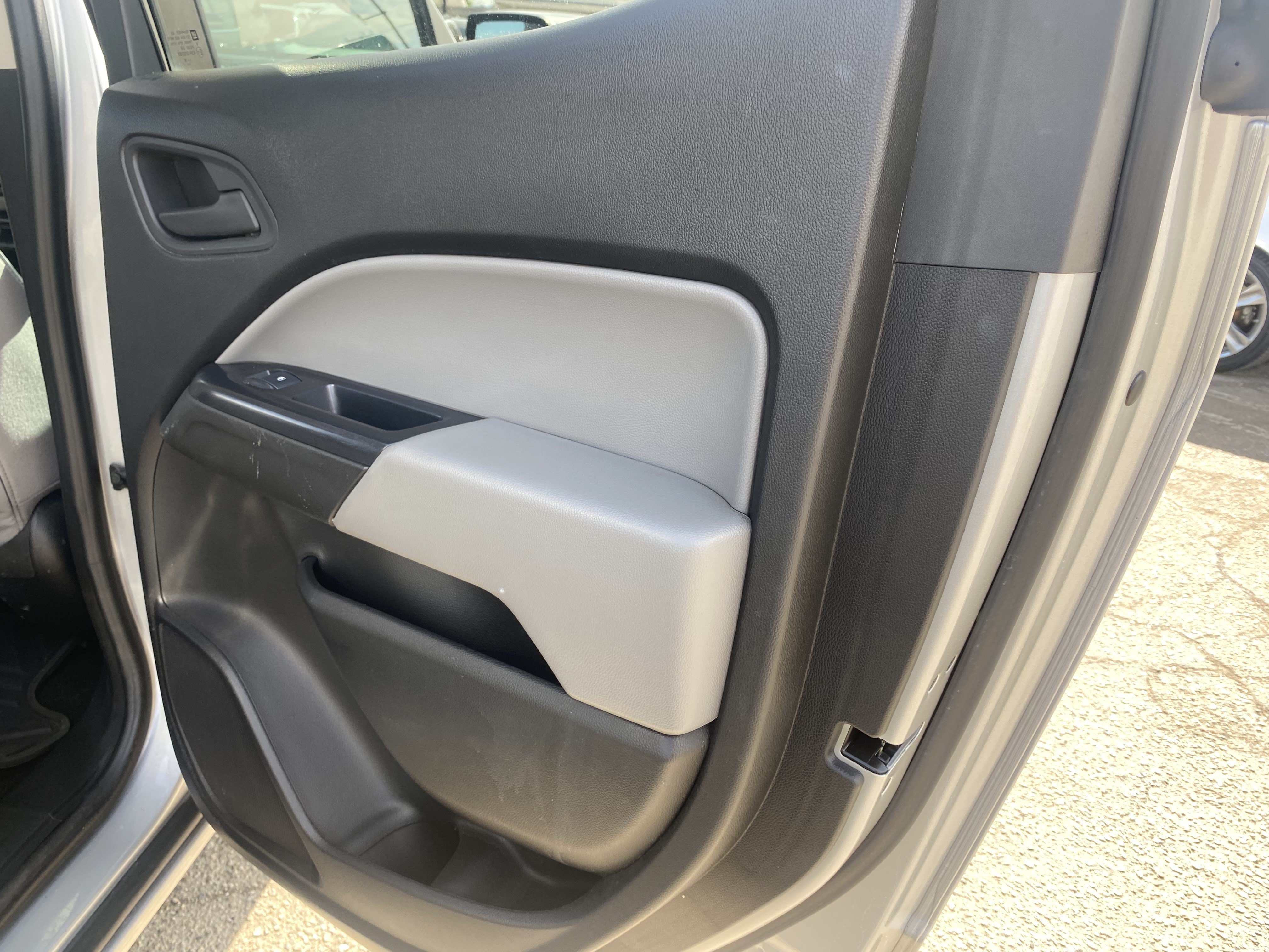 Used 2018 Chevrolet Colorado W/T w/ WT Convenience Package RWD image 18