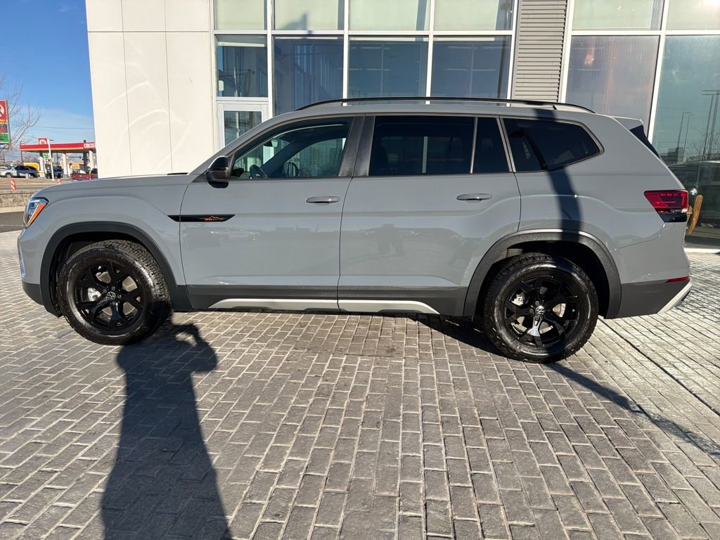 Certified 2025 Volkswagen Atlas Peak Edition SE image 3