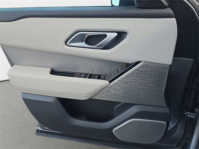 Used 2021 Land Rover Range Rover Velar R-Dynamic S image 29