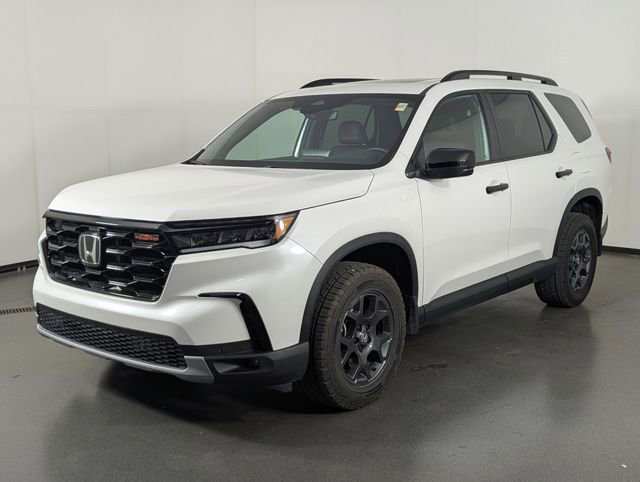 Used 2025 Honda Pilot TrailSport image 4