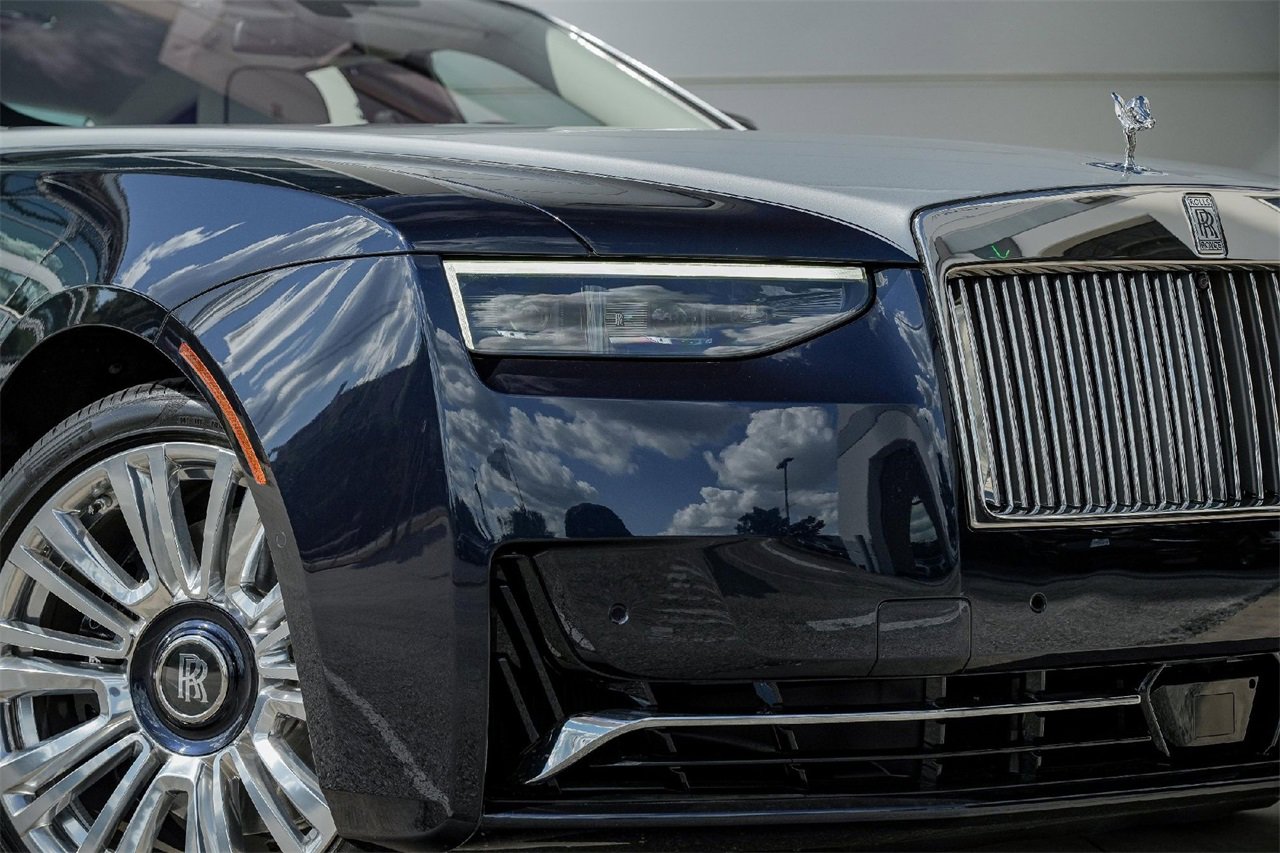 New 2025 Rolls-Royce Ghost image 3