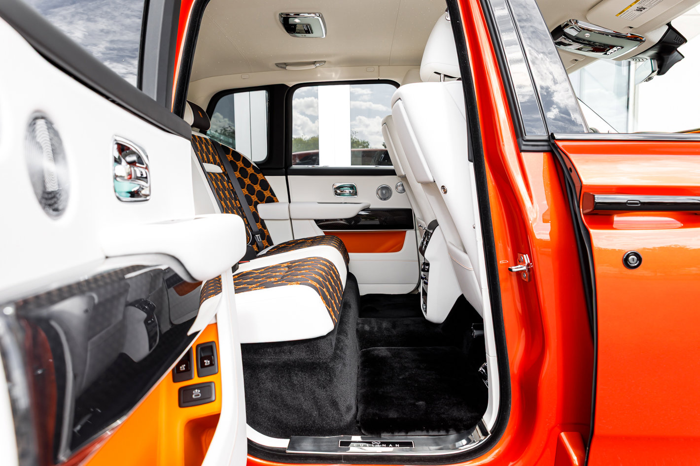 Certified 2026 Rolls-Royce Cullinan Black Badge AWD/4WD image 40