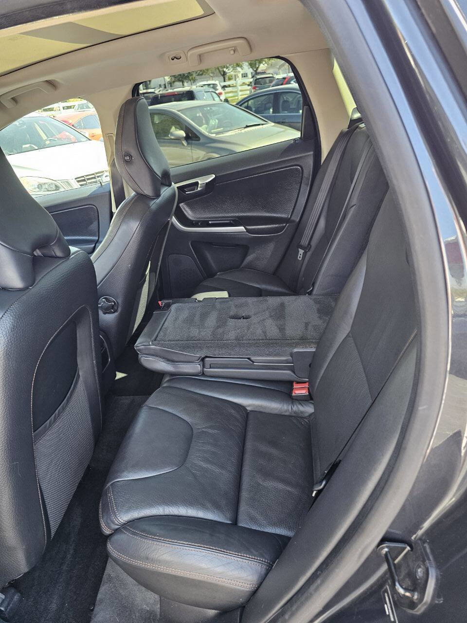 Used 2010 Volvo XC60 T6 image 17