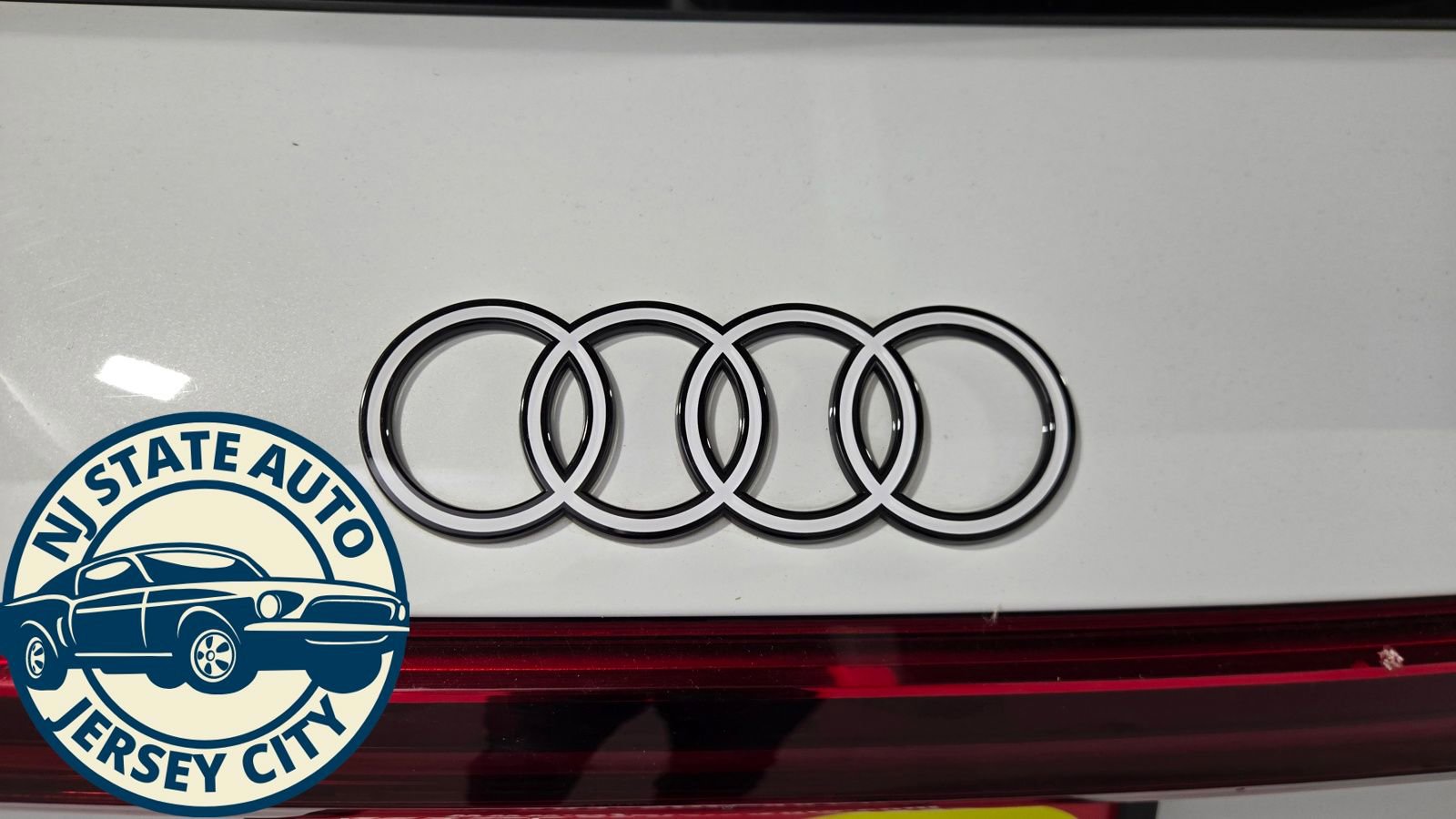 Used 2024 Audi Q8 e-tron Premium Plus image 32