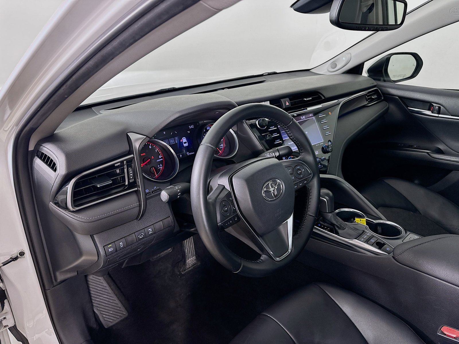 Used 2020 Toyota Camry XSE FWD image 30