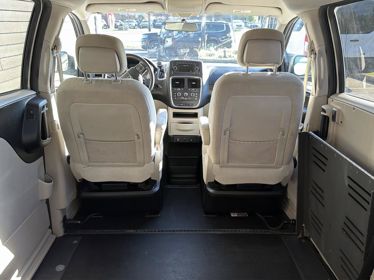 Used 2016 Dodge Grand Caravan SE w/ Quick Order Package 29E SE FWD image 18