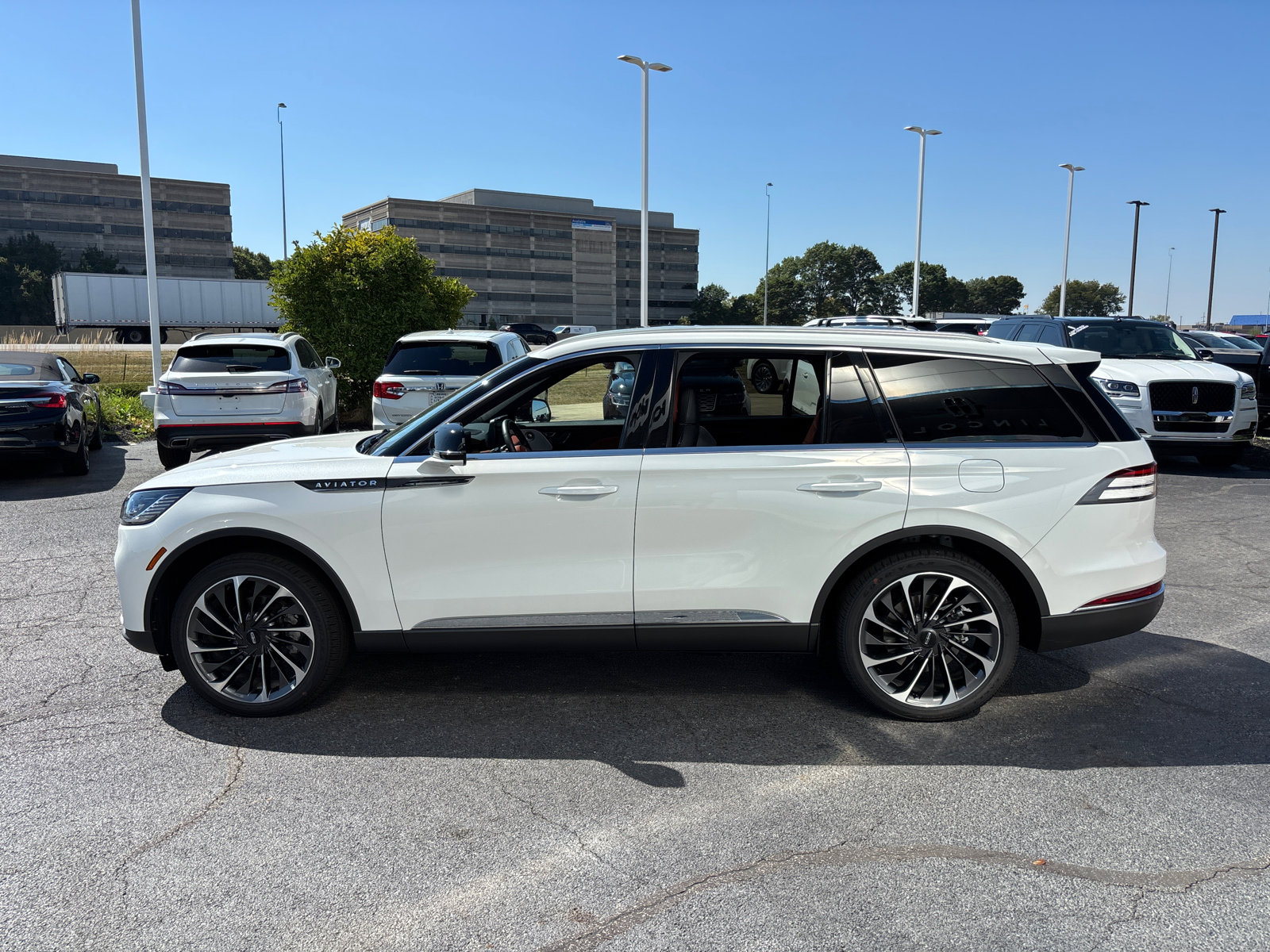 New 2025 Lincoln Aviator Reserve w/ Equipment Group 201A image 4