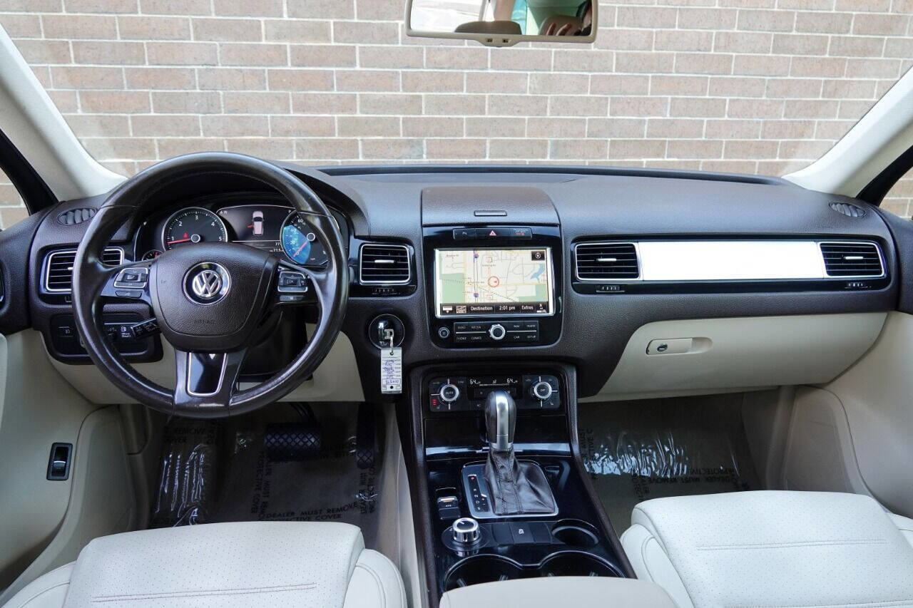 Used 2012 Volkswagen Touareg Sport image 54