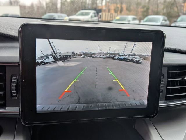 Used 2022 Ford Explorer XLT w/ Equipment Group 202A image 22