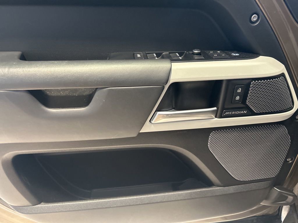 Used 2020 Land Rover Defender 110 HSE image 3