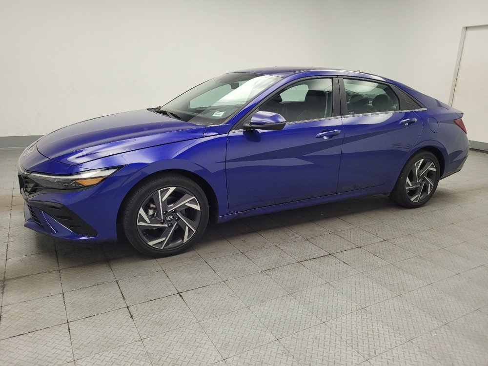 Used 2025 Hyundai Elantra Limited FWD image 2