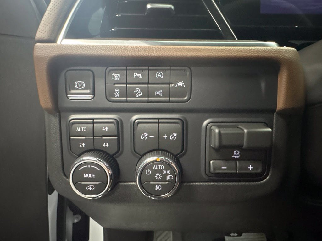 New 2026 Chevrolet Tahoe High Country AWD/4WD image 16