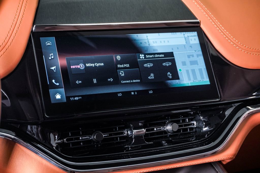 Used 2025 Aston Martin DBX 707 image 27