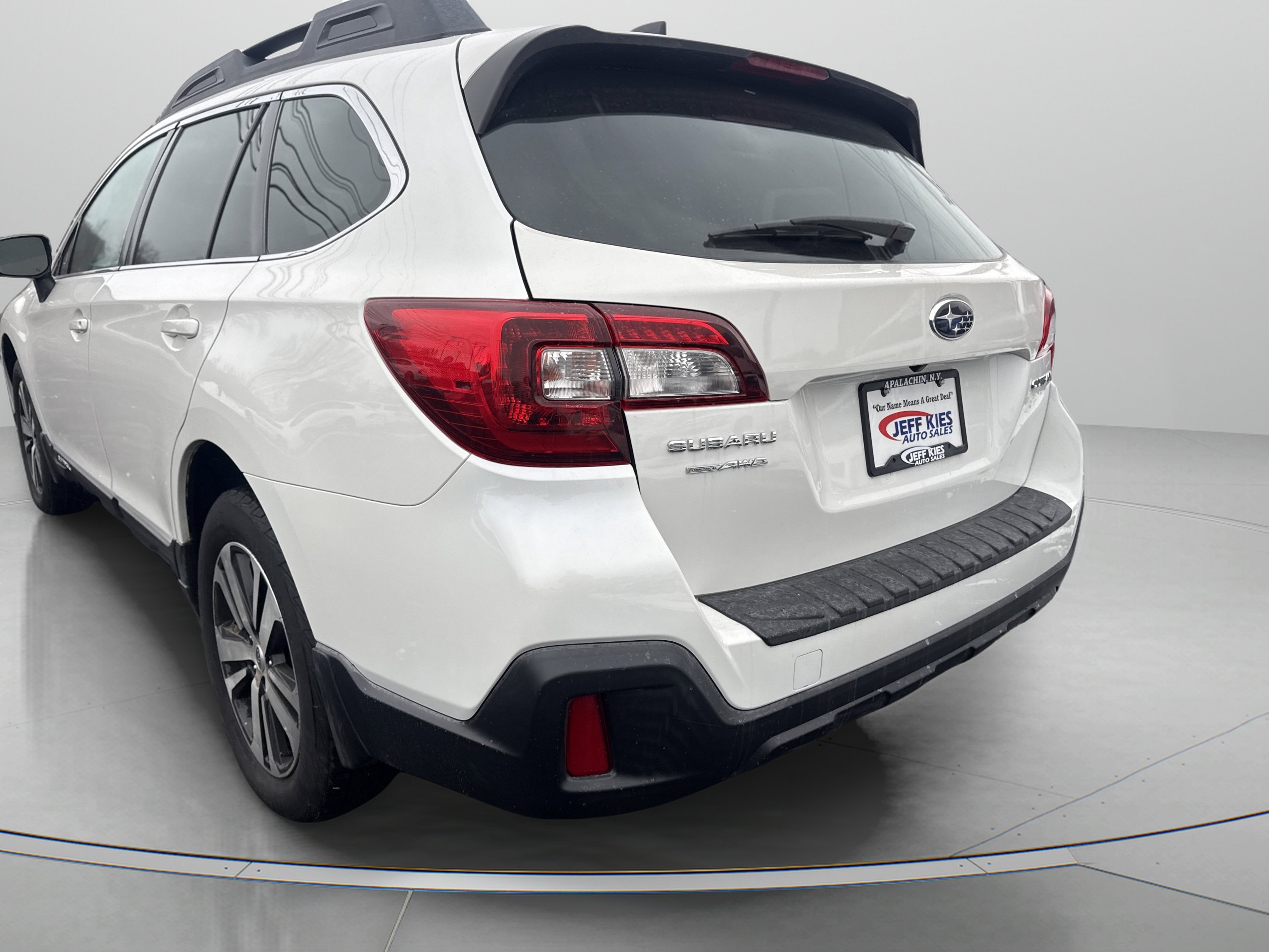 Used 2018 Subaru Outback 2.5i Limited image 7