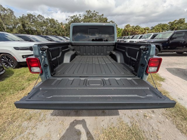 New 2025 Jeep Gladiator Sport image 11