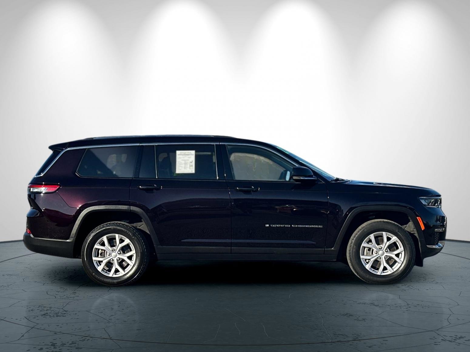 Used 2022 Jeep Grand Cherokee L Limited image 3
