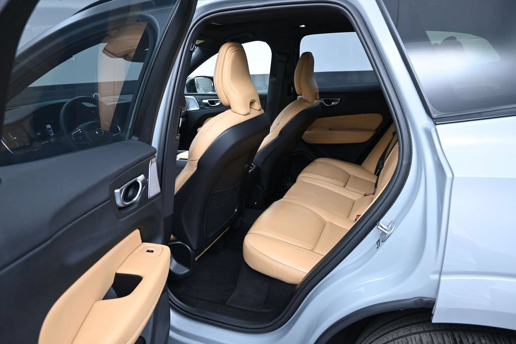 Used 2024 Volvo XC60 B5 Ultimate w/ Protection Package Premier AWD/4WD image 16