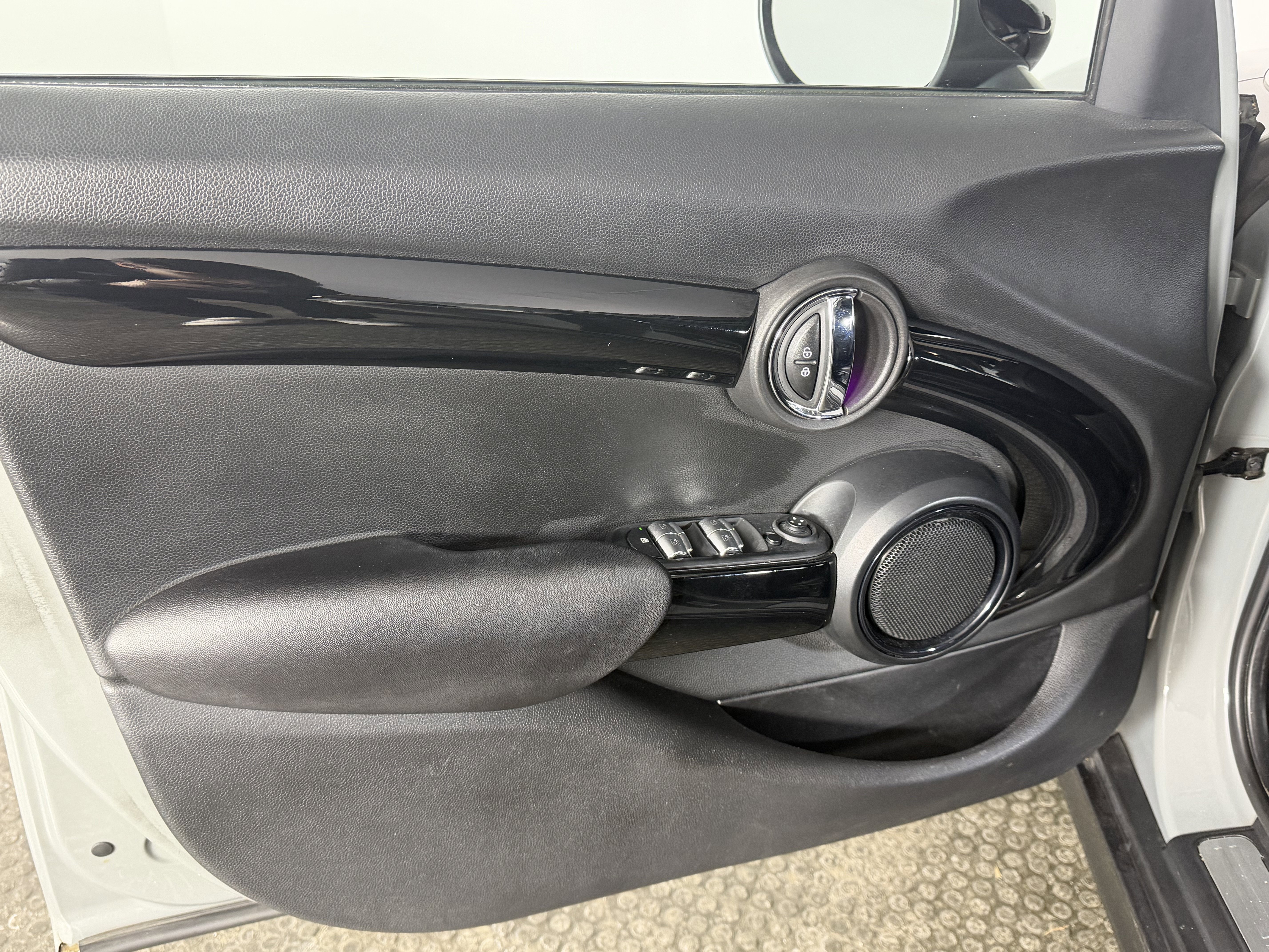 Used 2019 MINI Cooper S image 10