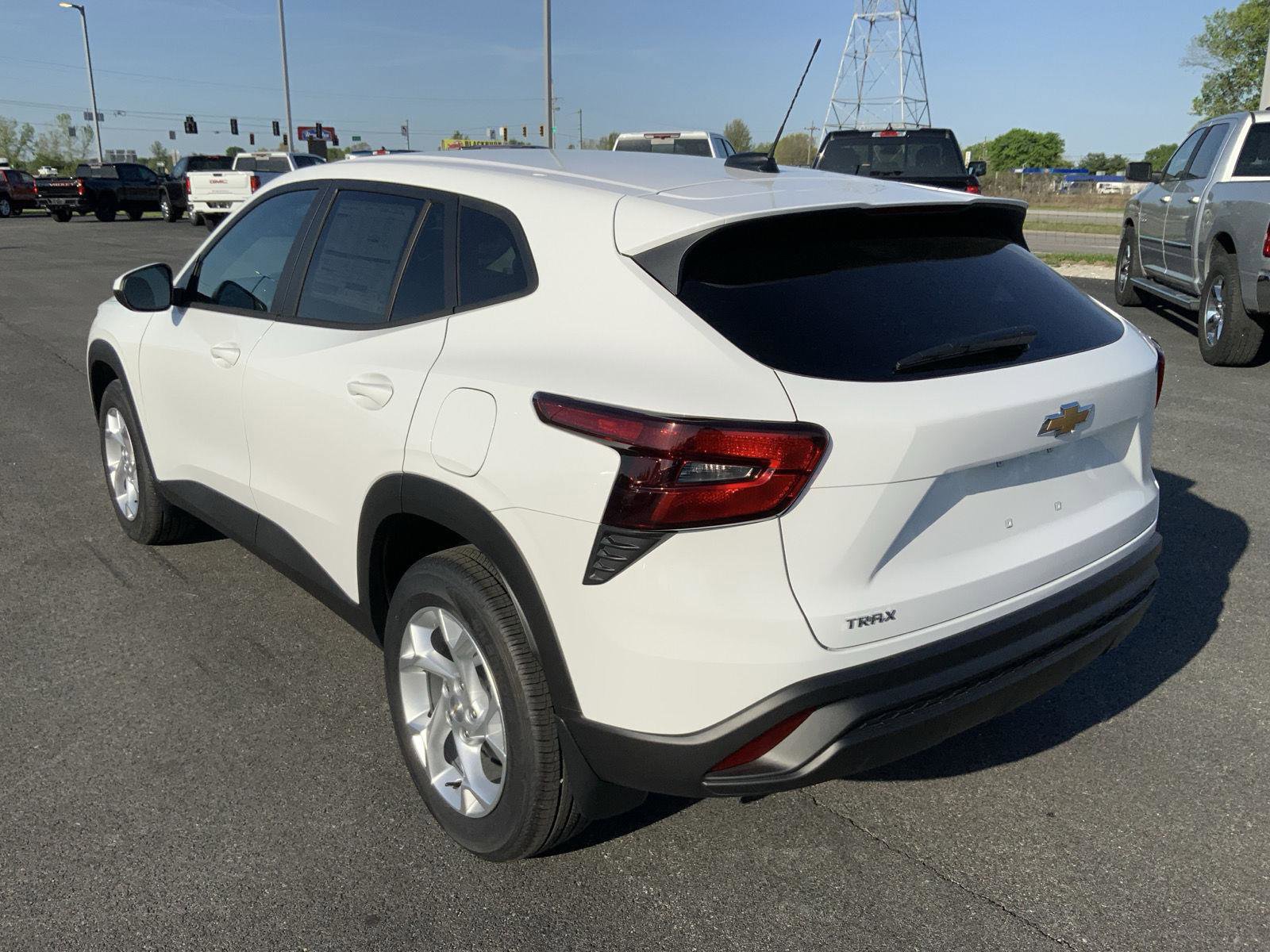 New 2026 Chevrolet Trax LS w/ LS Convenience Package FWD image 8