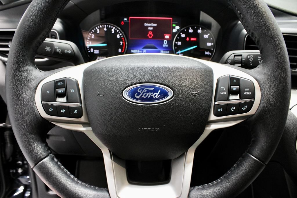 Used 2024 Ford Explorer XLT w/ Equipment Group 202A AWD/4WD image 31