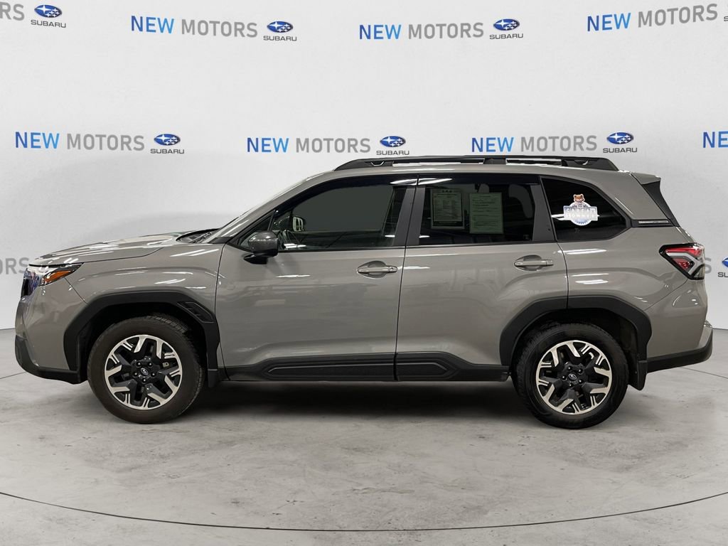 Used 2025 Subaru Forester Premium AWD/4WD image 2