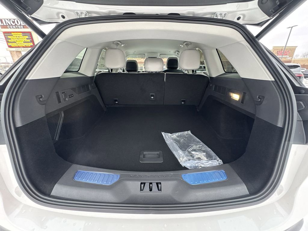 New 2026 Lincoln Nautilus Premier image 23