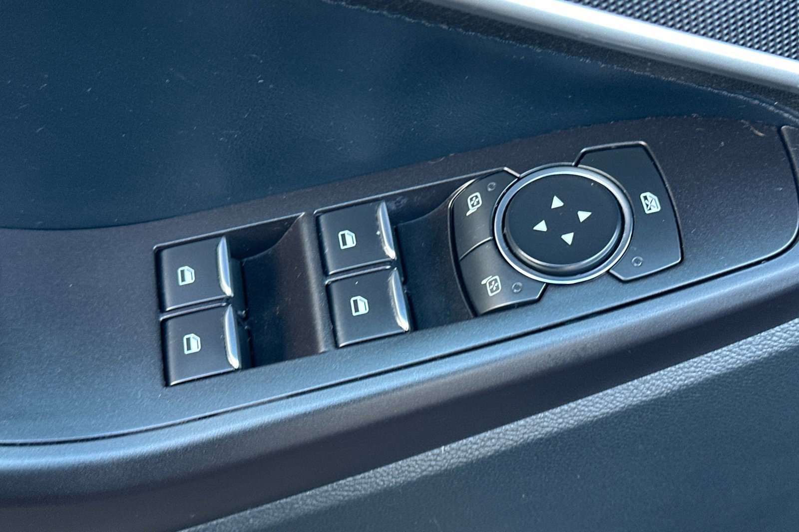 Used 2020 Ford Explorer XLT image 12