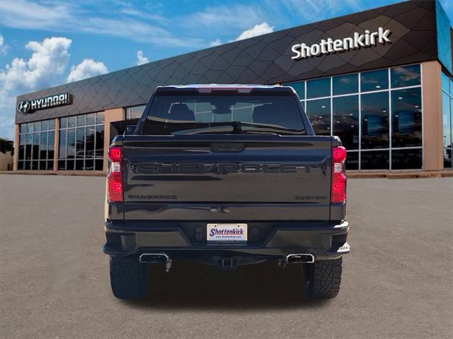 Used 2024 Chevrolet Silverado 1500 Custom Trail Boss w/ LPO, Dark Essentials Package image 7