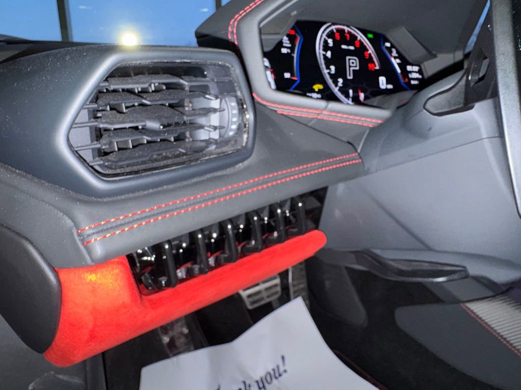 Used 2020 Lamborghini Huracan EVO image 23