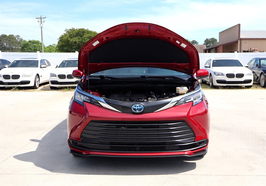 Used 2022 Toyota Sienna LE FWD image 43