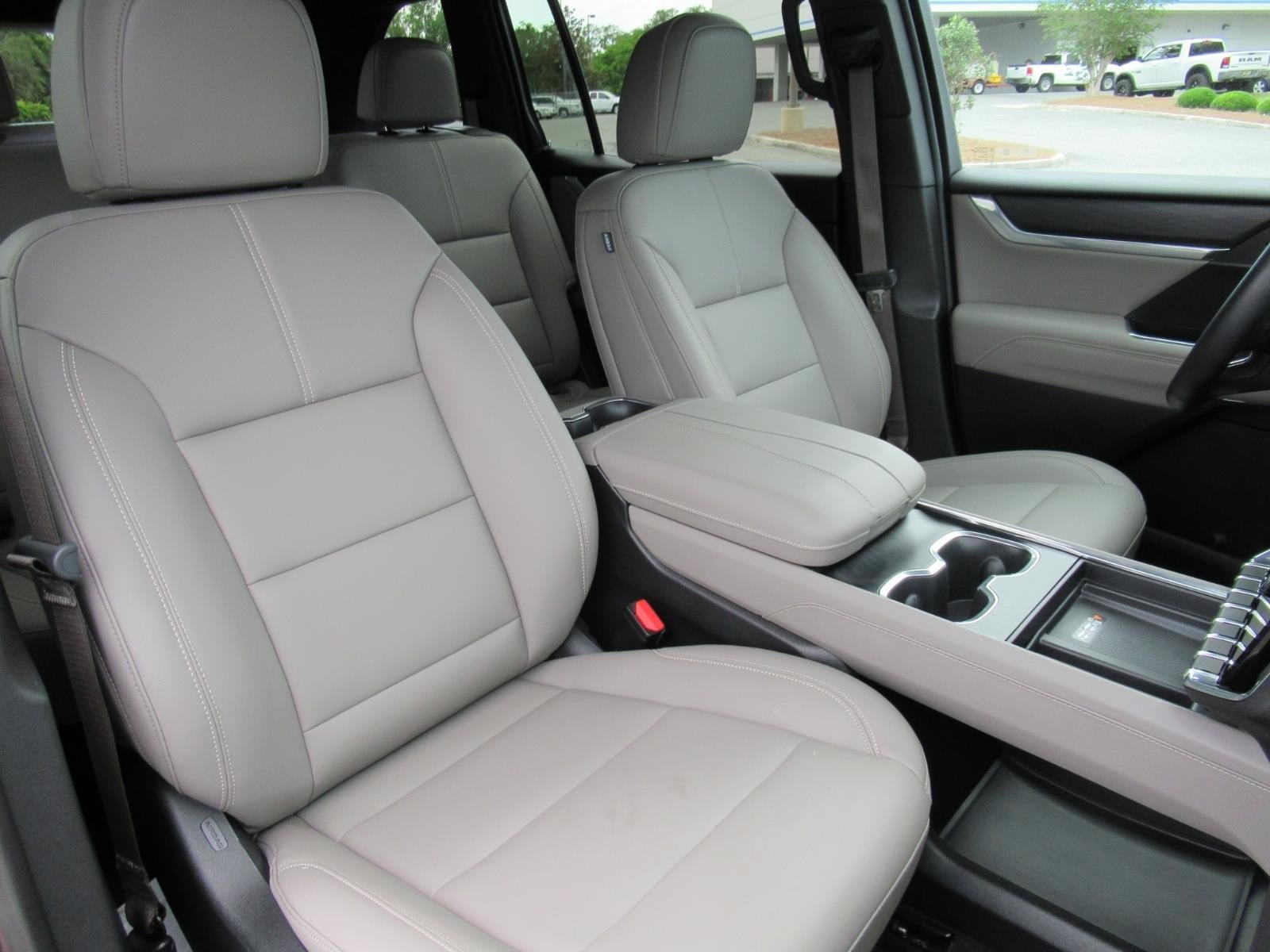 Used 2024 GMC Acadia Elevation w/ Luxury Package FWD image 9
