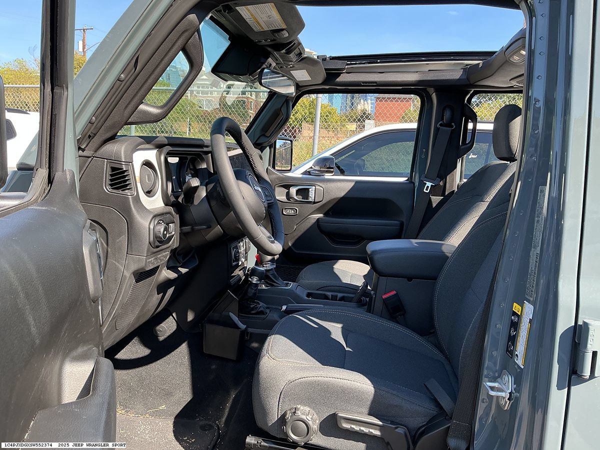 Used 2025 Jeep Wrangler Unlimited Sport AWD/4WD image 8
