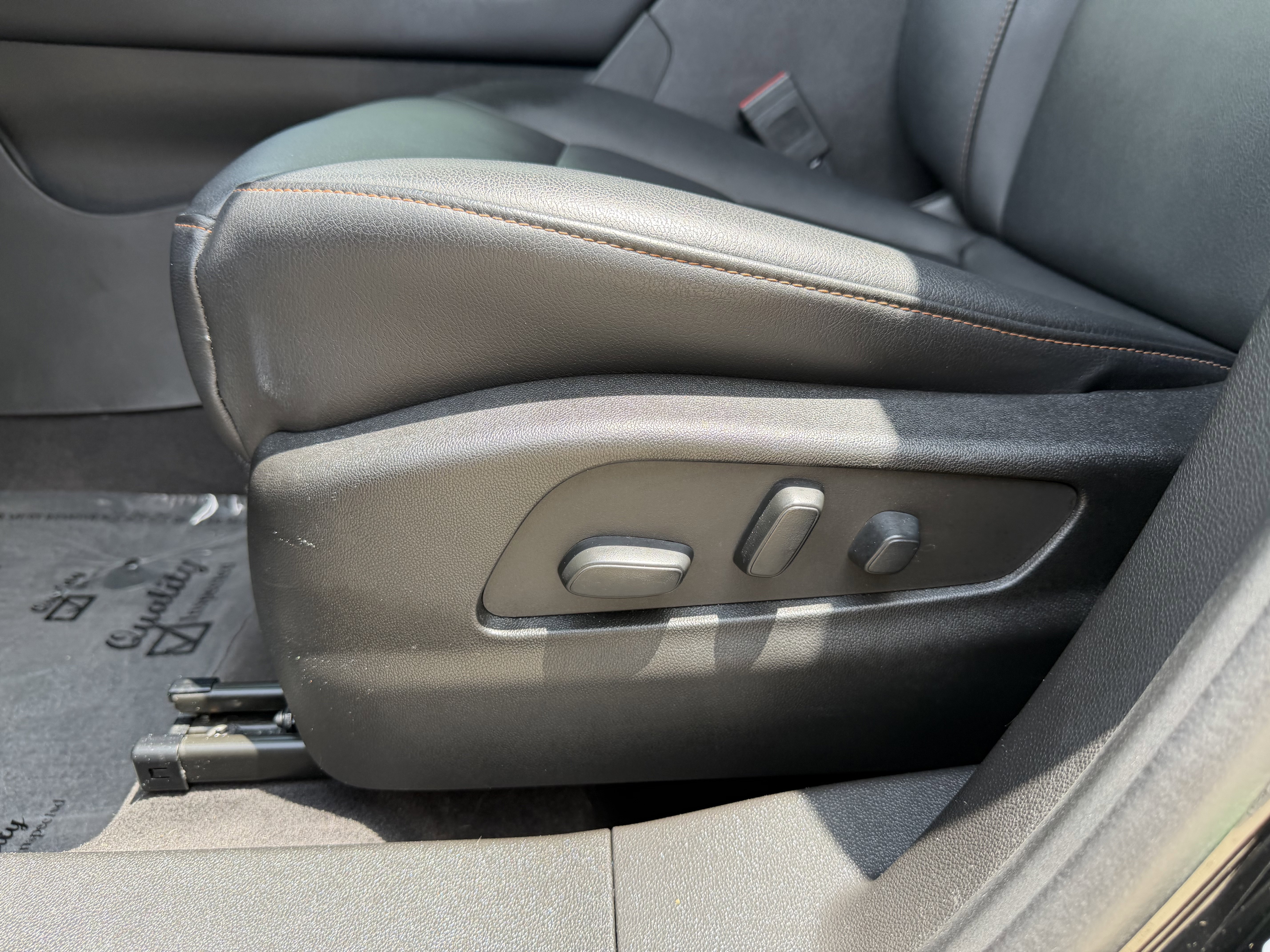 Used 2022 Cadillac XT4 Sport w/ Enhanced Visibility Package FWD image 30