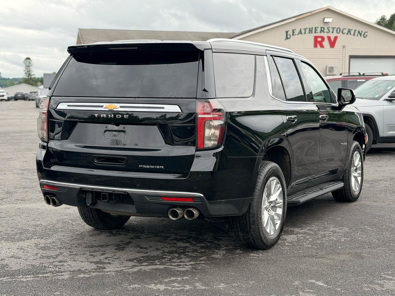Used 2024 Chevrolet Tahoe Premier AWD/4WD image 5